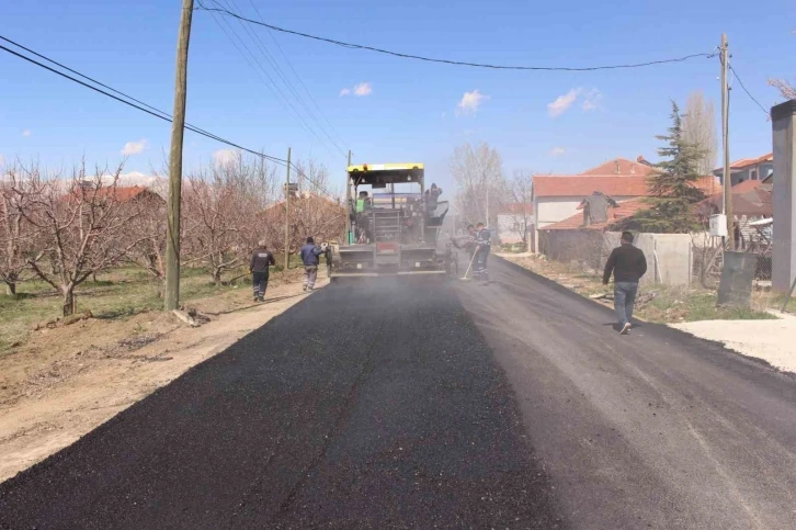 Elmalı’da sıcak asfalt çalışması
