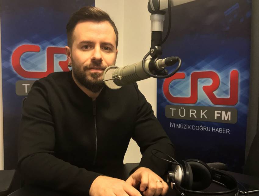 Emre Aydın: “Türkiye'de para müzikte değil, oyunculukta”