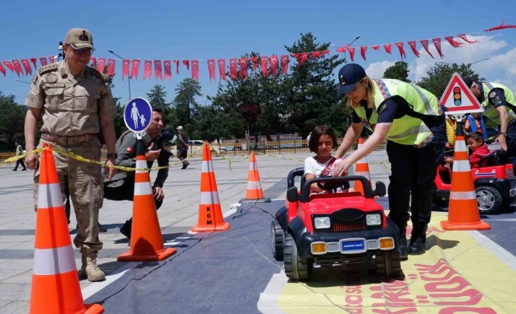 Emniyet kemeri simülasyon aracı Erzurum’da
