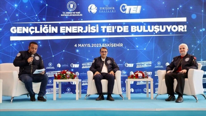 Enerji ve Tabii Kaynaklar Bakanı Dönmez, TEI'de meslek lisesi öğrencileriyle buluştu