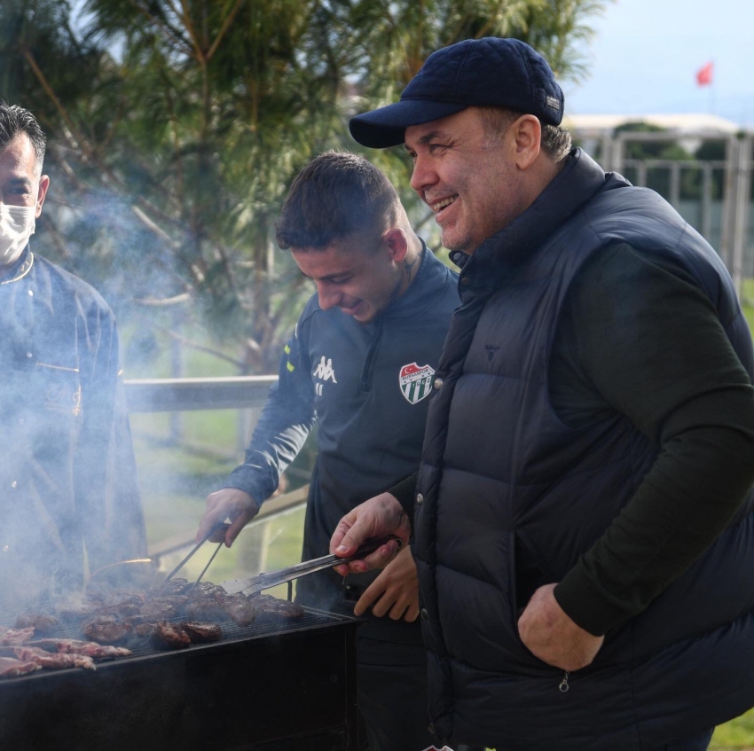 Timsah Barbekü Yaptı