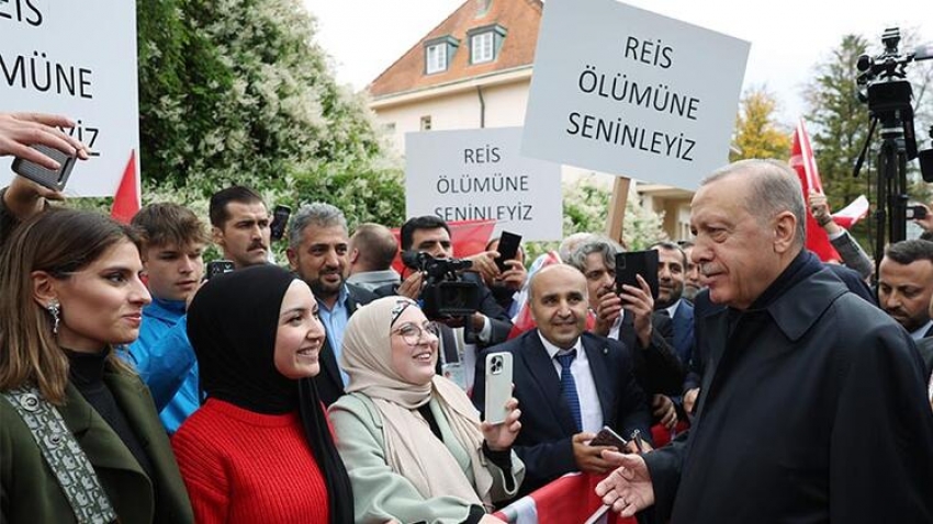 Cumhurbaşkanı Erdoğan’ı, Prag’da vatandaşlar karşıladı