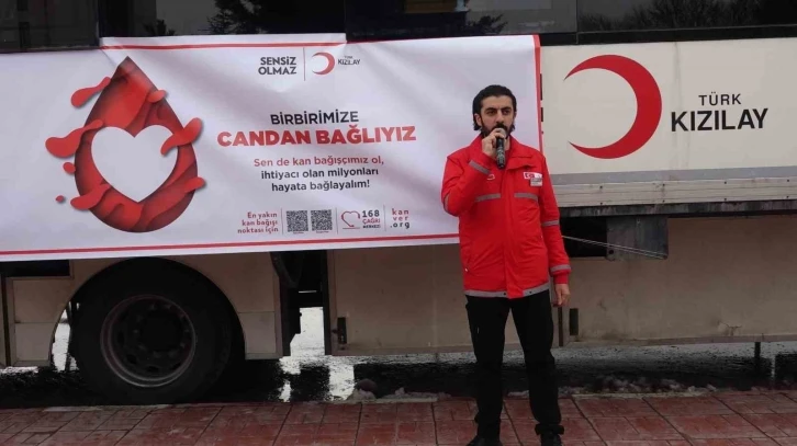 Erciş’te vatandaşlar "Birbirimize Candan Bağlıyız" kampanyasına bağış yaptı
