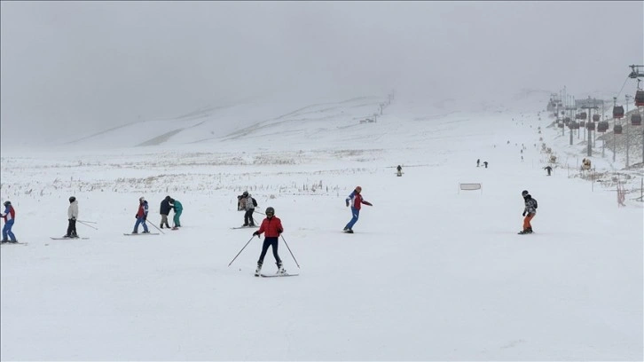 Erciyes Kayak Merkezi'nde sezon açıldı