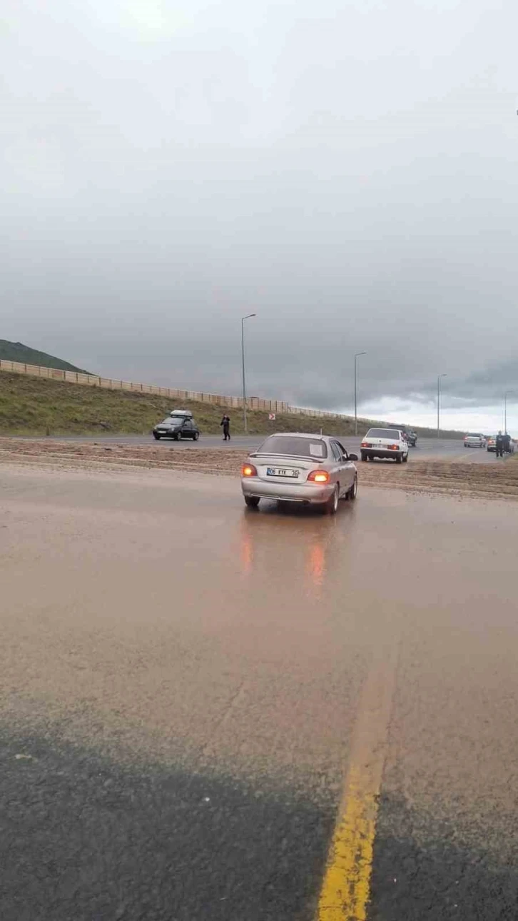 Erciyes’te sağanak yağış etkili oldu
