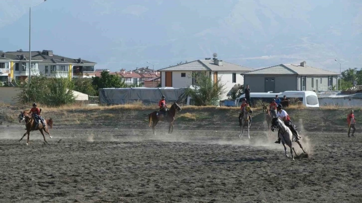 Erzincan’da ata sporu cirit heyecanı
