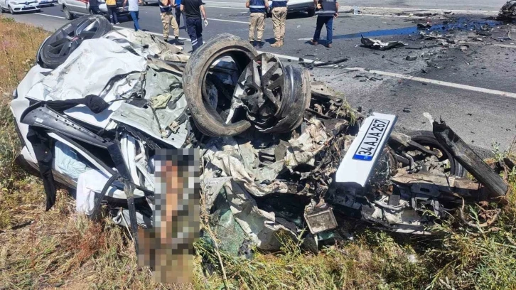 Erzincan’da feci trafik kazası: 3 ölü, 4 yaralı
