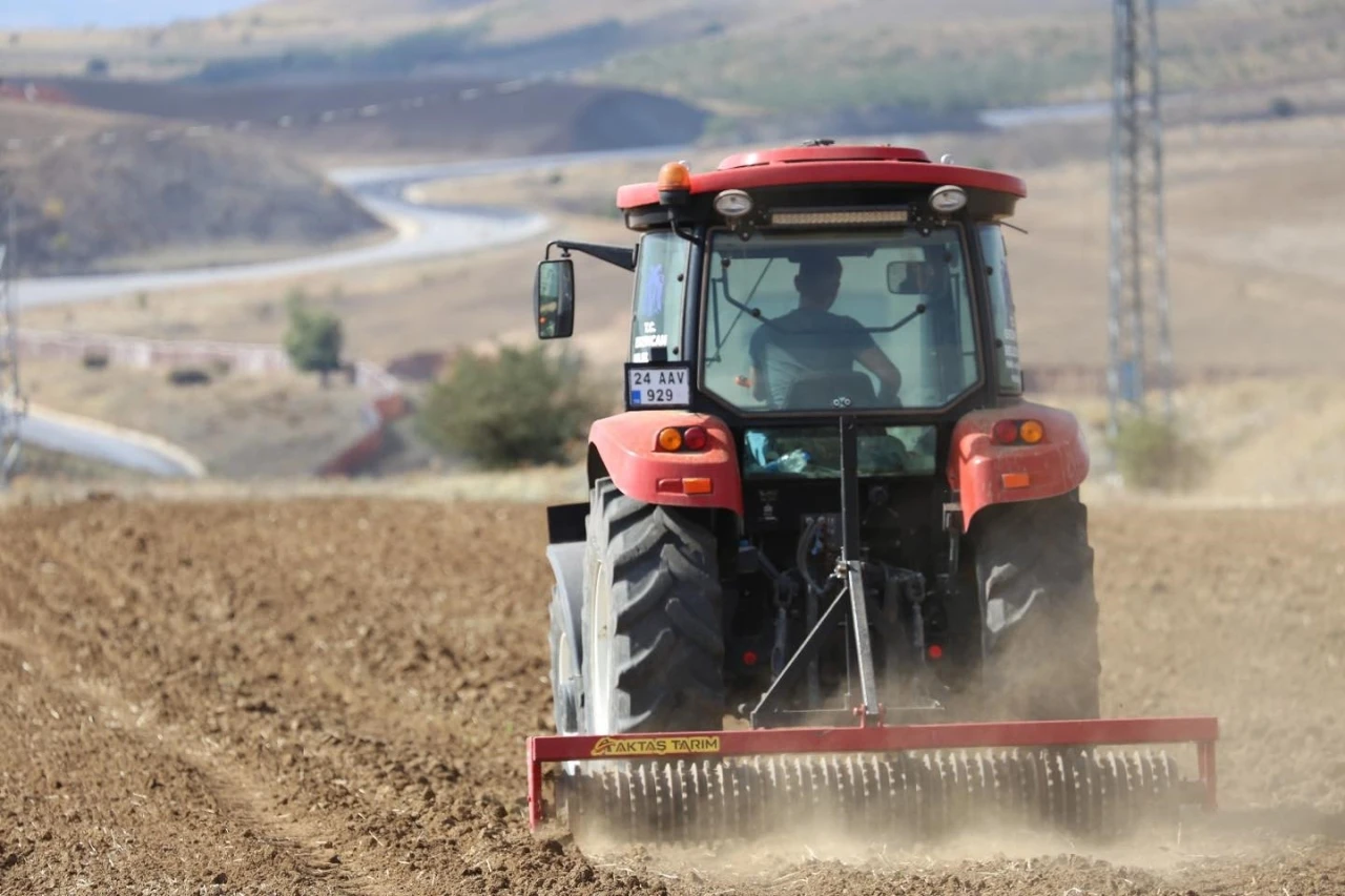 Erzincan’da güzlük hububat ekimleri yapılıyor
