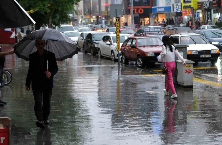 Erzincan’da sağanak yağış
