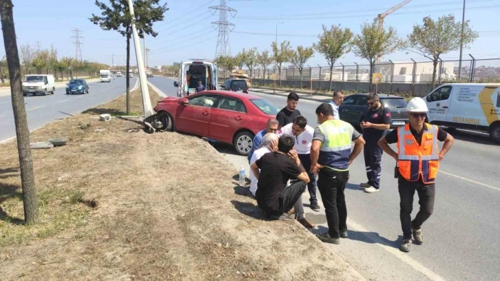 Esenler’de cenazeye giderken direksiyon hakimiyetini kaybederek kaza yapan abi kardeş yaralandı
