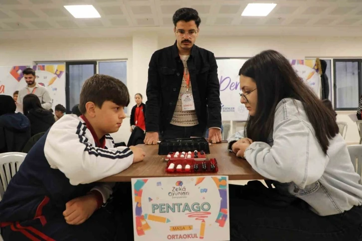 Esenler’de Zeka Oyunları Şampiyonası’nda çeyrek final heyecanı
