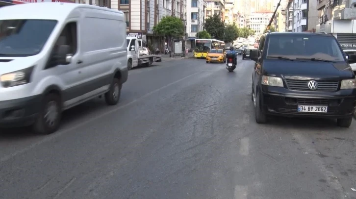 Esenyurt’ta kasklı saldırganlar oto yıkamayı kurşunladı; o anlar kamerada
