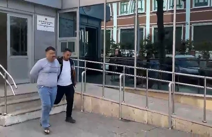 Sokakta çırılçıplak dolaşan şahıs gözaltına alındı