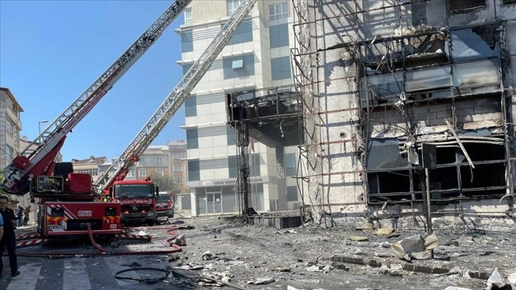 Esenyurt'ta kültür merkezinde çıkan yangın söndürüldü