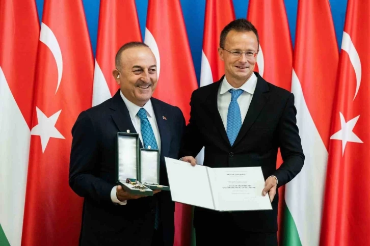 Eski Dışişleri Bakanı Çavuşoğlu’na Macaristan’dan ‘Liyakat Nişanı’ madalyası
