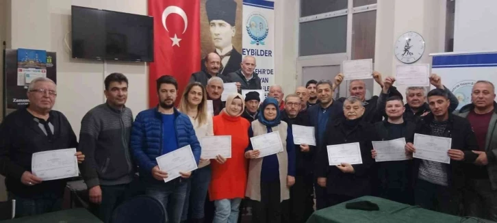 Eskişehir’de ‘Arıcılık’ kursunu bitiren 30 kursiyere törenle sertifika belgeleri verildi
