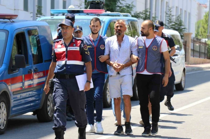 Evinde ölü bulunan yaşlı kadının oğlu, 3 ay sonra cinayet şüphelisi olarak tutuklandı
