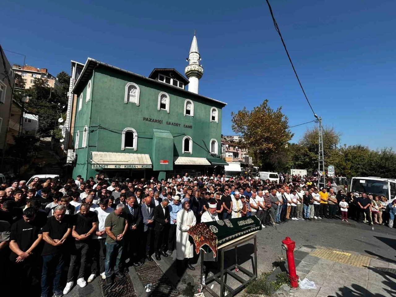 Eyüpsultan’da boğazı kesilerek öldürülen Ayşenur Halil, son yolculuğuna uğurlandı