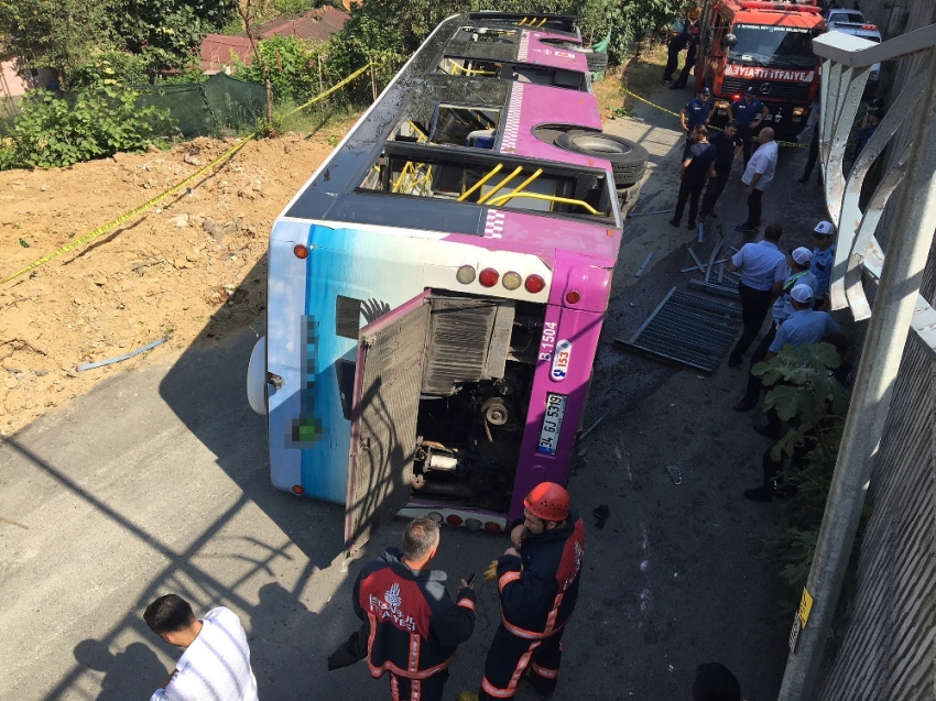 İstanbul’da otobüs devrildi