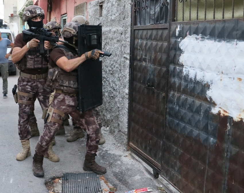 Adana’da şafak vakti DEAŞ’a baskın