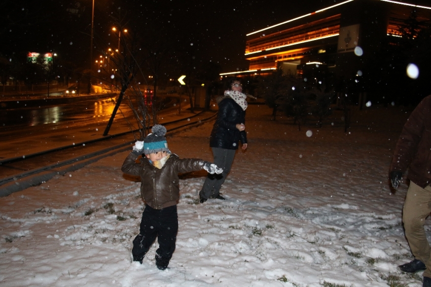 Ankara’da mevsimin ilk karı yağdı