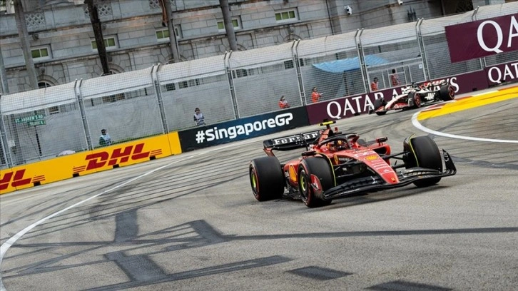 F1 Singapur Grand Prix'sini Carlos Sainz kazandı