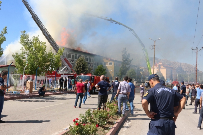 Silah fabrikasındaki yangın söndürüldü