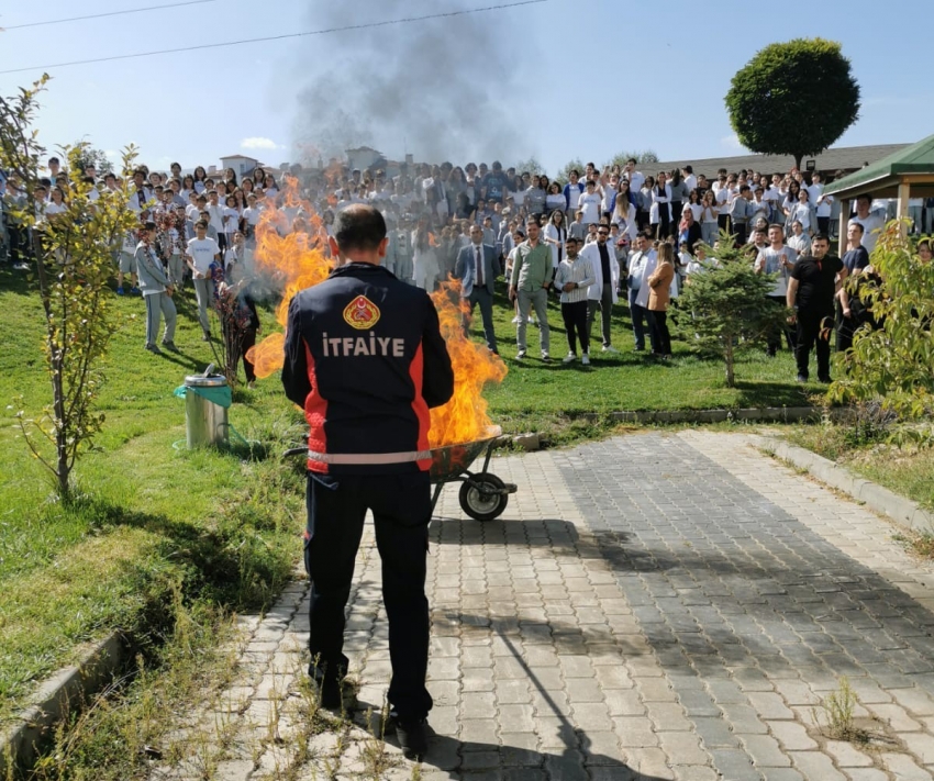 Okulda yangın tatbikatı