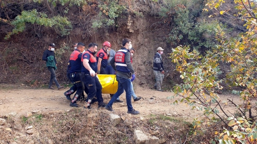 Eşi ve oğlunun önünde uçuruma yuvarlandı