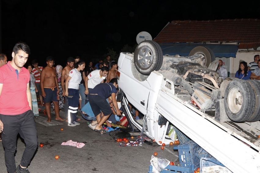 Fethiye’de kamyonet otomobil çarpıştı: 4 yaralı