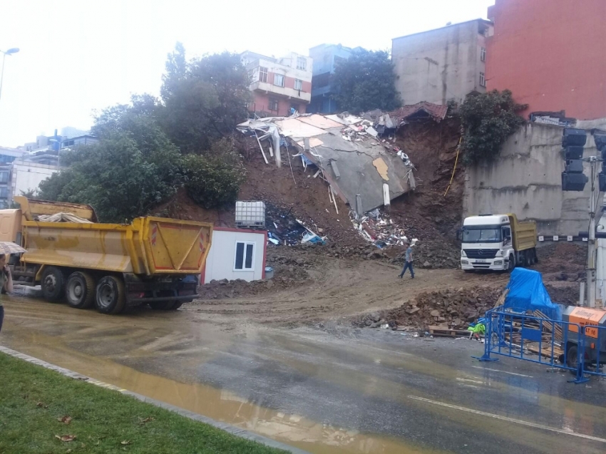 Enkaz alanına molozlarla dolgu yapılıyor