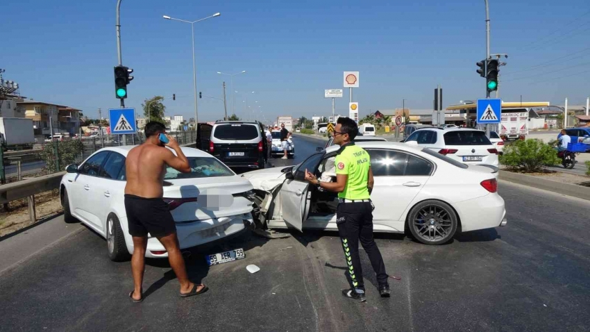 Alkollü sürücü aracı ile araçların arasına daldı 