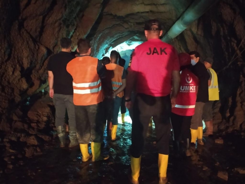 Selde kaybolan işçiyi arama çalışmaları devam ediyor