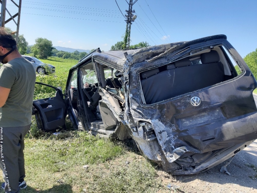 İşçi servisi ile beton mikseri çarpıştı: 1 ölü, 5 yaralı