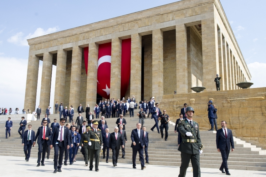 Devletin zirvesi Anıtkabir’deydi