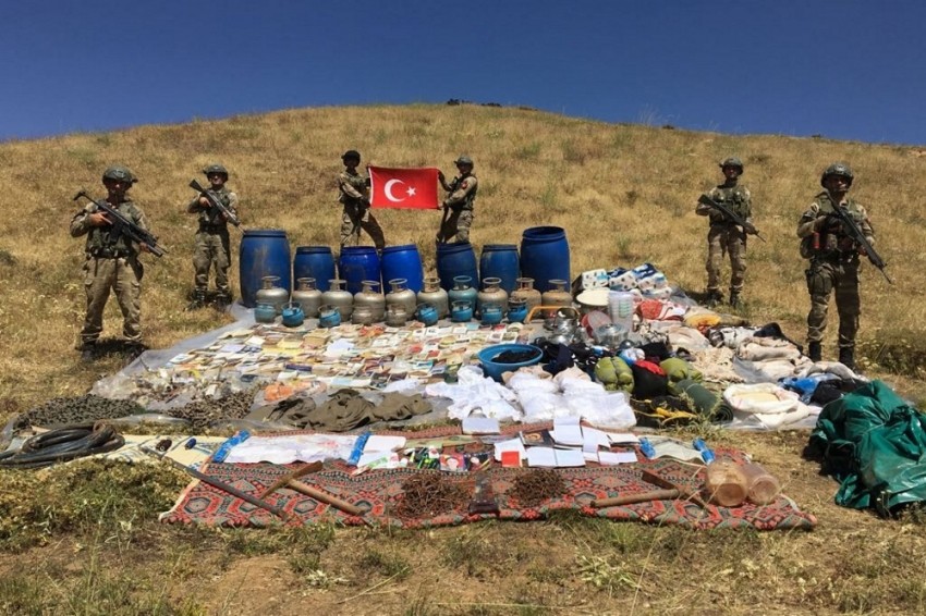 PKK’nın 2 odalı sığınağı imha edildi