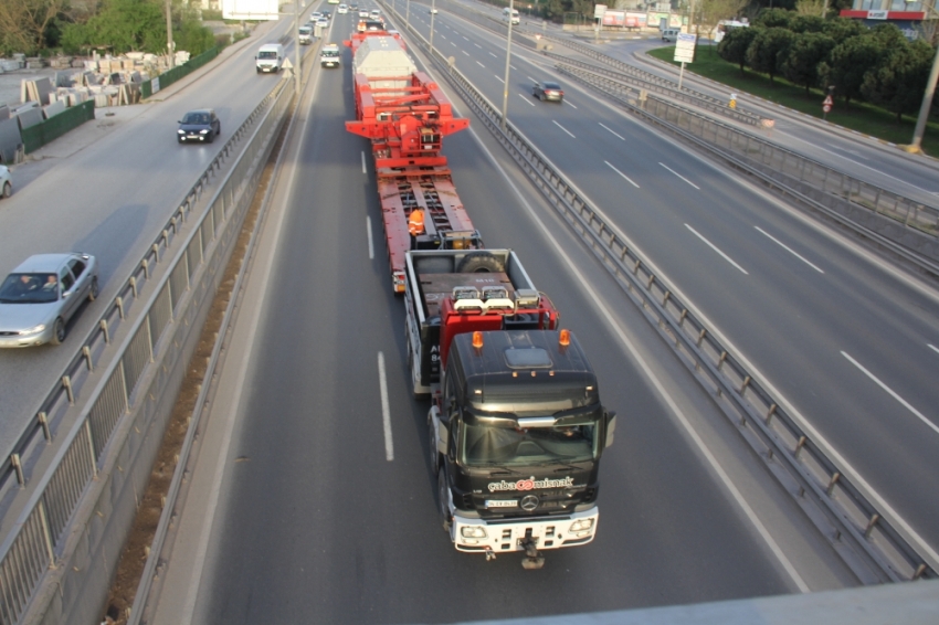 280 tekerlekli devasa tır D-100’den geçti