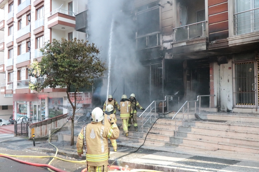 İstanbul’da korkutan yangın: 6 kişi mahsur kaldı