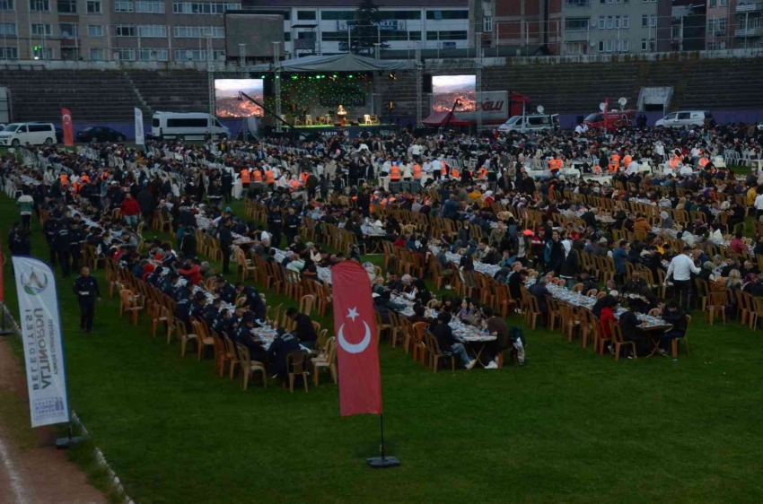 Ordu’da 10 bin kişi statta iftar yaptı