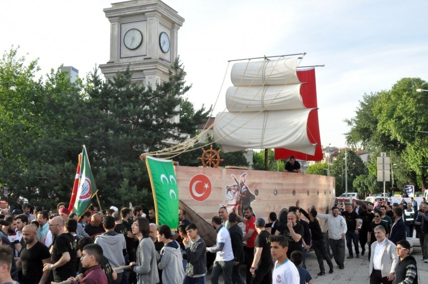 Fatih’in gemisini karadan yürüttüler