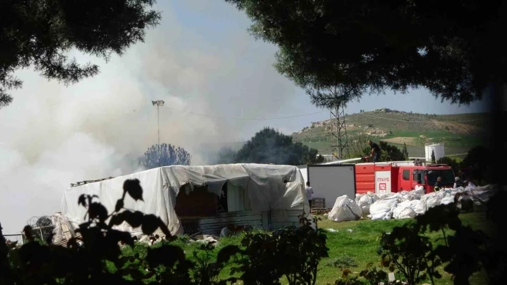 Fabrika bahçesinde çıkan yangın korkuttu
