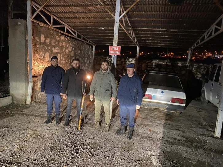 Farla gece tavşan avlayanların araçlarına el konuldu