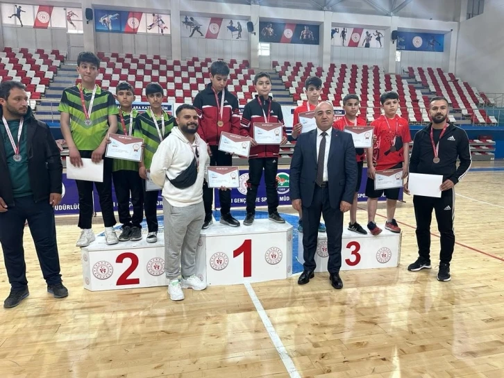 Fatih Ortaokulu masa tenisinde Türkiye finalinde
