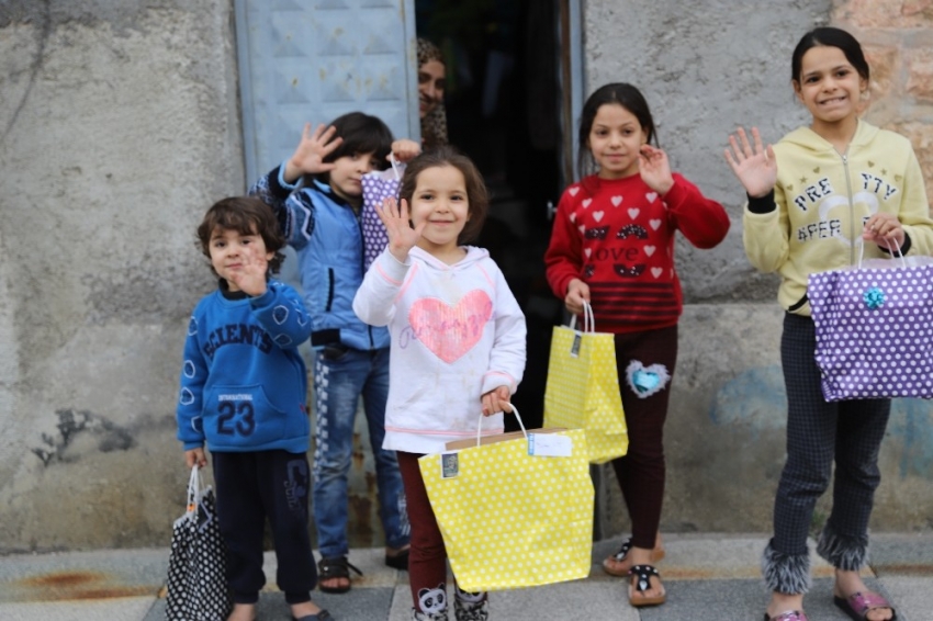 Kilis’te yetim çocuklara  oyuncak dağıtıldı