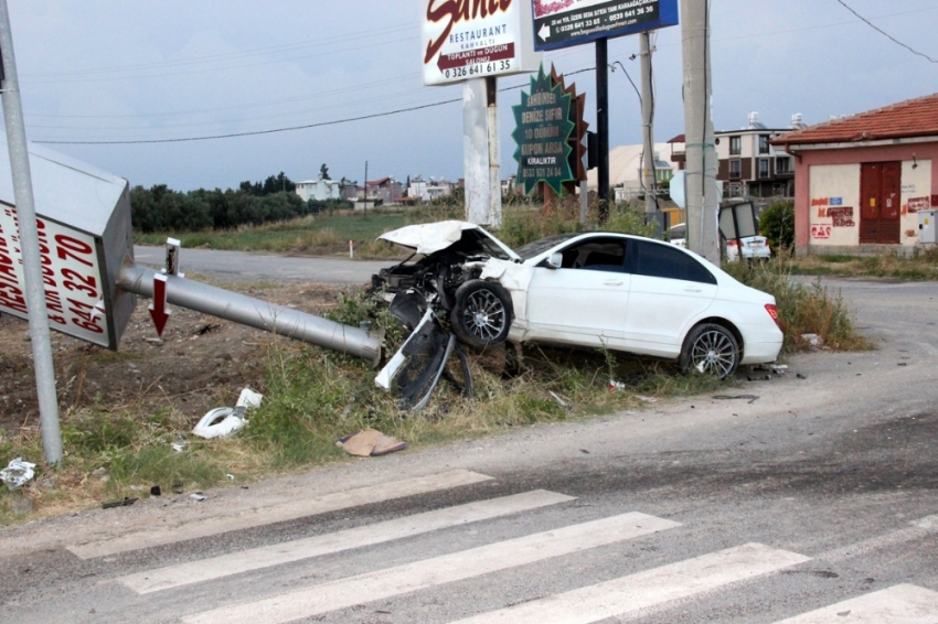 Hatay’da iki otomobil çarpıştı: 5 yaralı