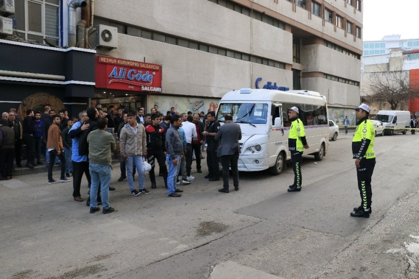 Adana’da bir minibüs şoförü öldürüldü