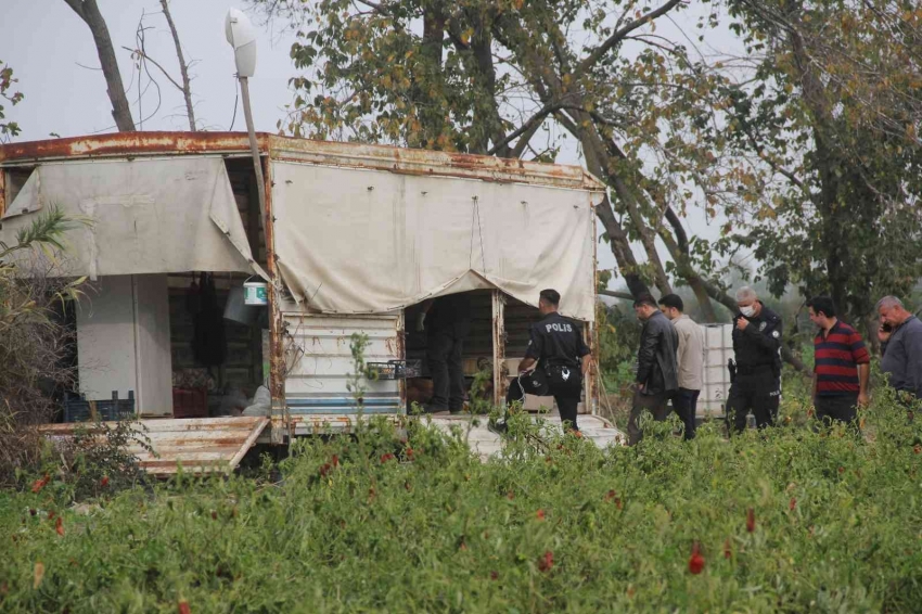 Tarla bekçisi ölü bulundu