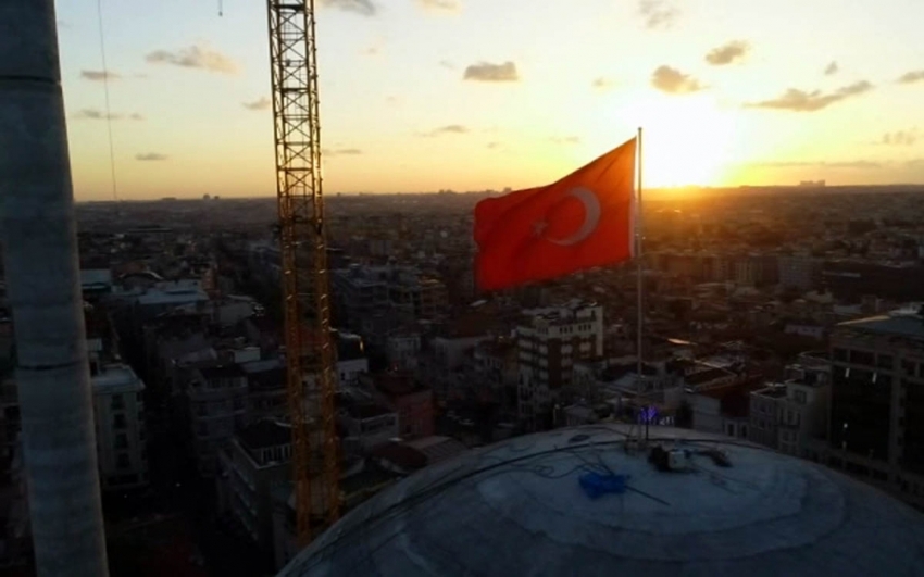 Taksim Camii’nde gün batımı mest etti