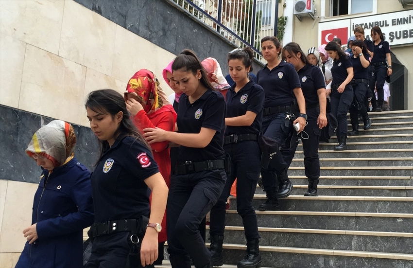 FETÖ’nün “evlerden sorumlu ablası” olduğu iddia edilen kadın hakim karşısında