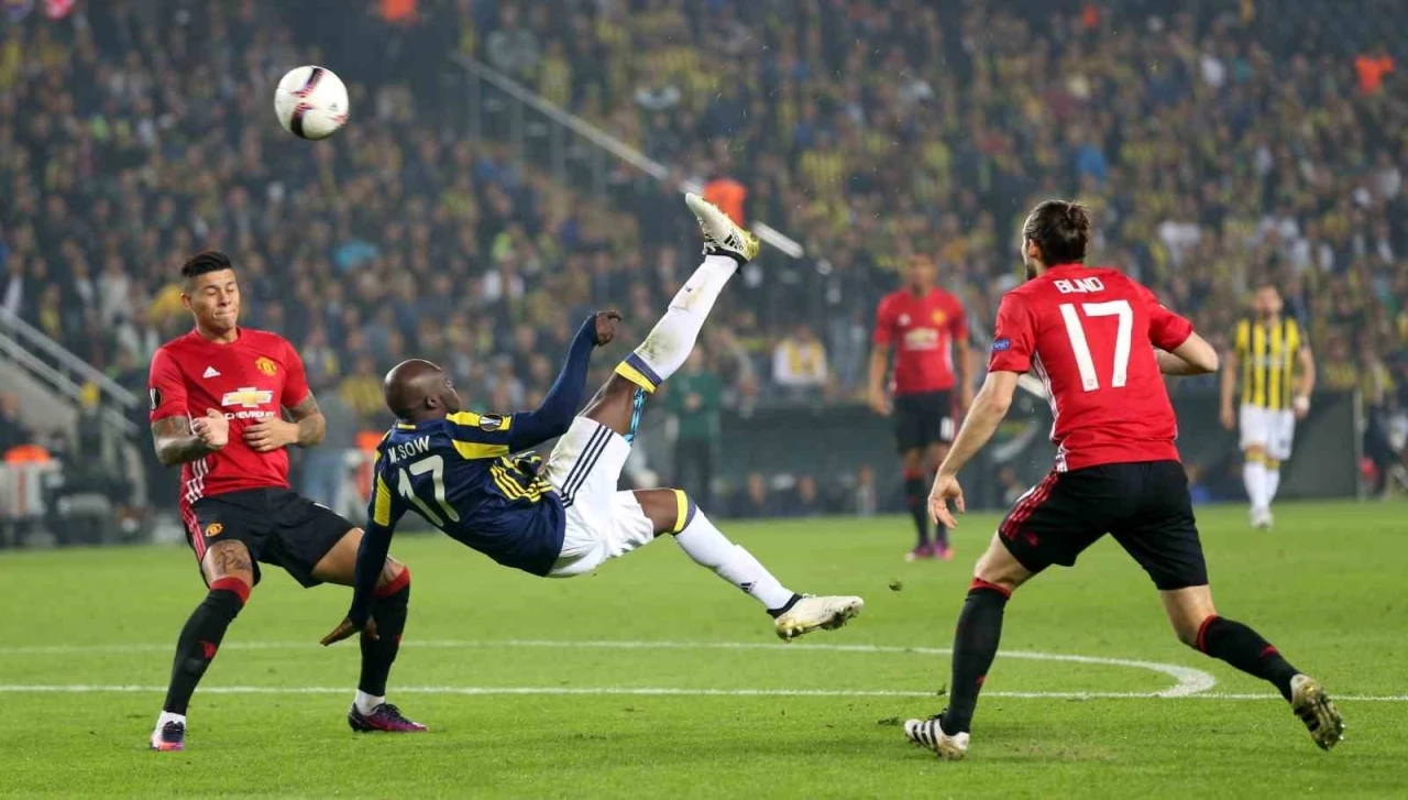 Fenerbahçe, 8 yıl sonra Manchester United’ı konuk edecek